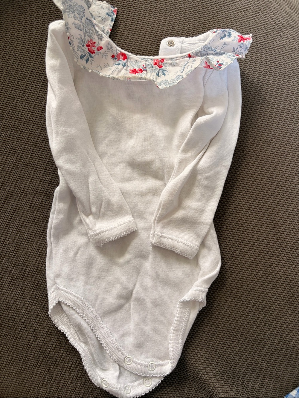 Bonpoint White Long-Sleeve Bodysuit with Floral Ruffle Collar